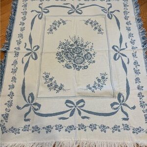 Country Potters Vintage Bow and Floral Patterned Tapestry Throw Blanket